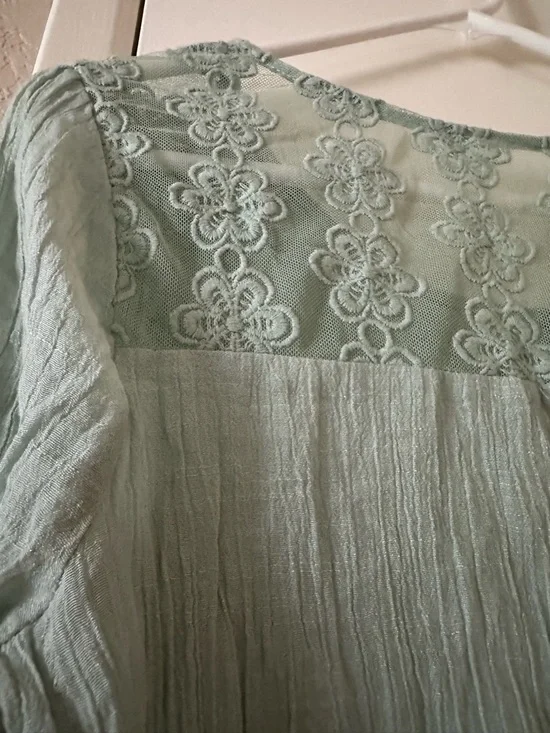 mine Long Sleeve Blouse Women’s size Medium Mint Green Lace-Trim - Picture 11 of 14